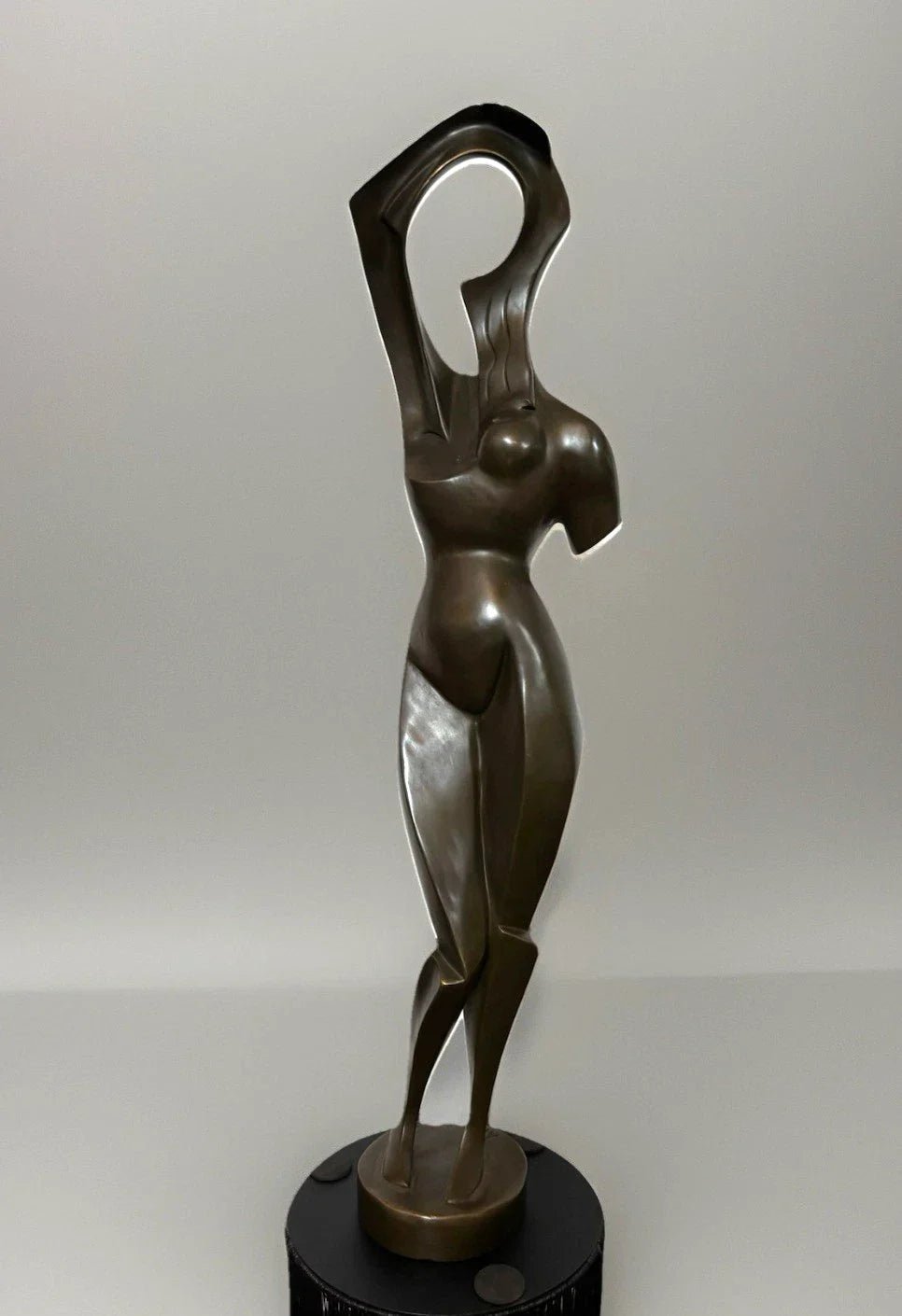 Archipenko Woman, Combing Her Hair“ – Die stille Bewegung der Moderne - Wesel Antik Kunst Vintage