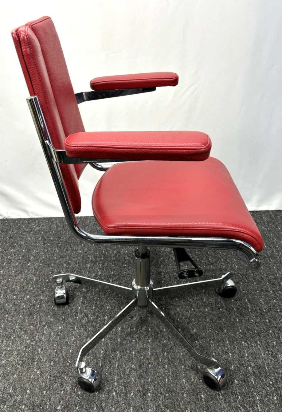 1 von 2 Schreibtischstuhl D12 von Tecta Büro Drehstuhl  Leder Rot Vintage