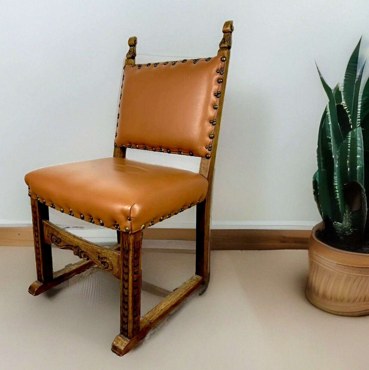 1 von 2 spanischer Stil Stuhl Leder Art Deco Massivholz Schnitzarbeiten