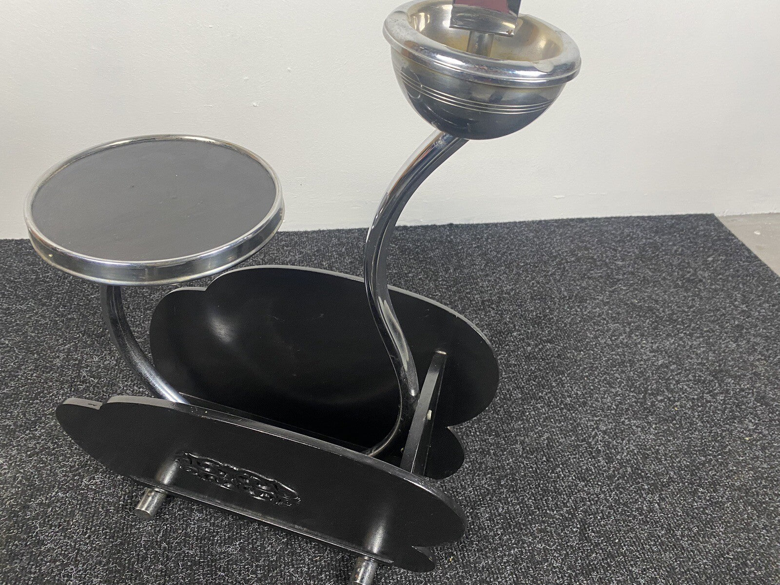 Rauchertisch Zeitungsständer Stahlrohrmöbel Bauhaus  Aschenbecher