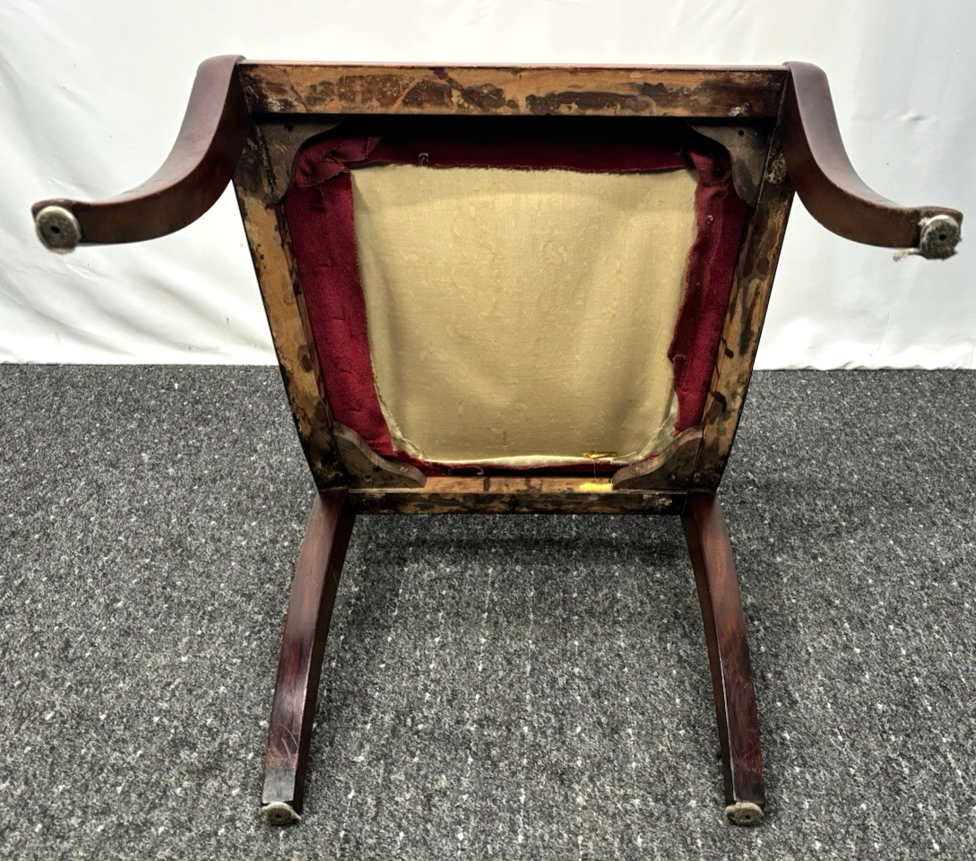 1 von 4 Antik Armlehnstuhl Mahagoni Holz roter Samt – Biedermeier Stil
