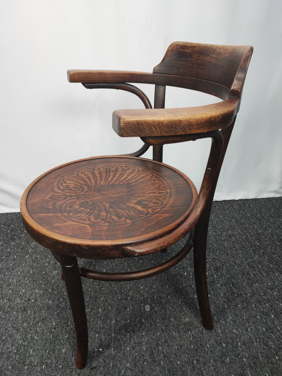 Antiker Cosmos Thonet Bugholz Armlehnstuhl Jugendstil Kaffeehausstuhl Ornament