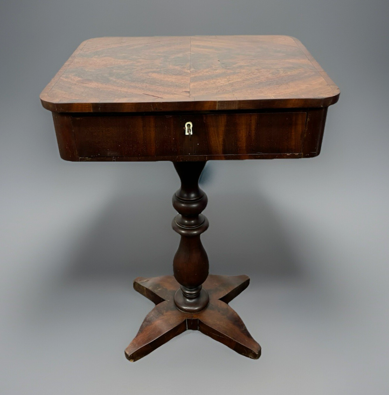 Nähtisch Beistelltisch Nachttisch Massivholz Nussbaum Biedermeier Antik ca. 1850