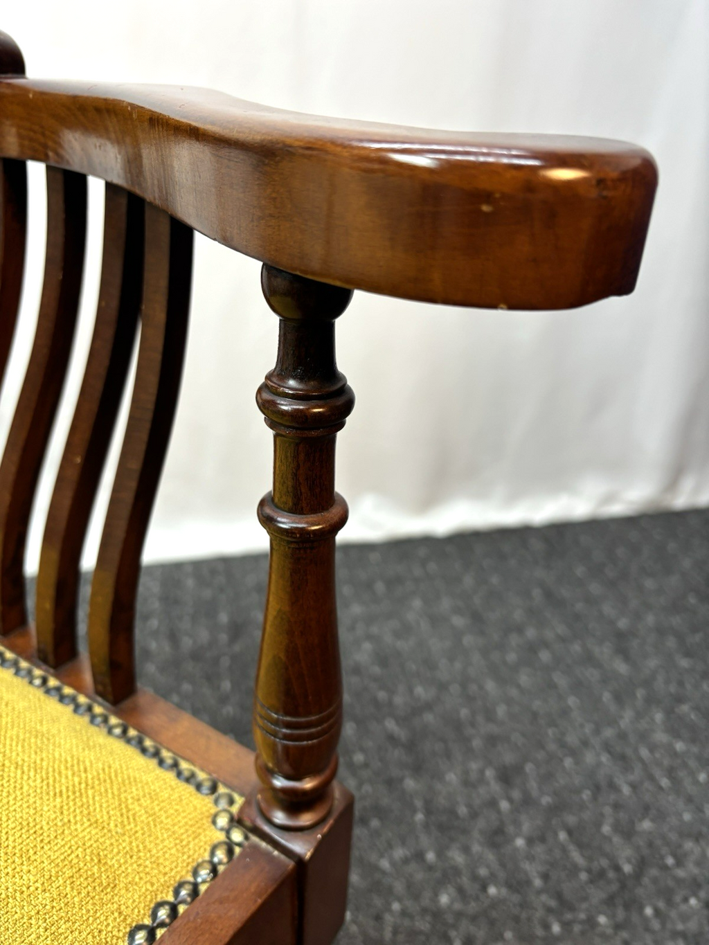 Eckstuhl Schminkstuhl Captain Chair Vintage Holz gepolsterter Sitz Art Deco