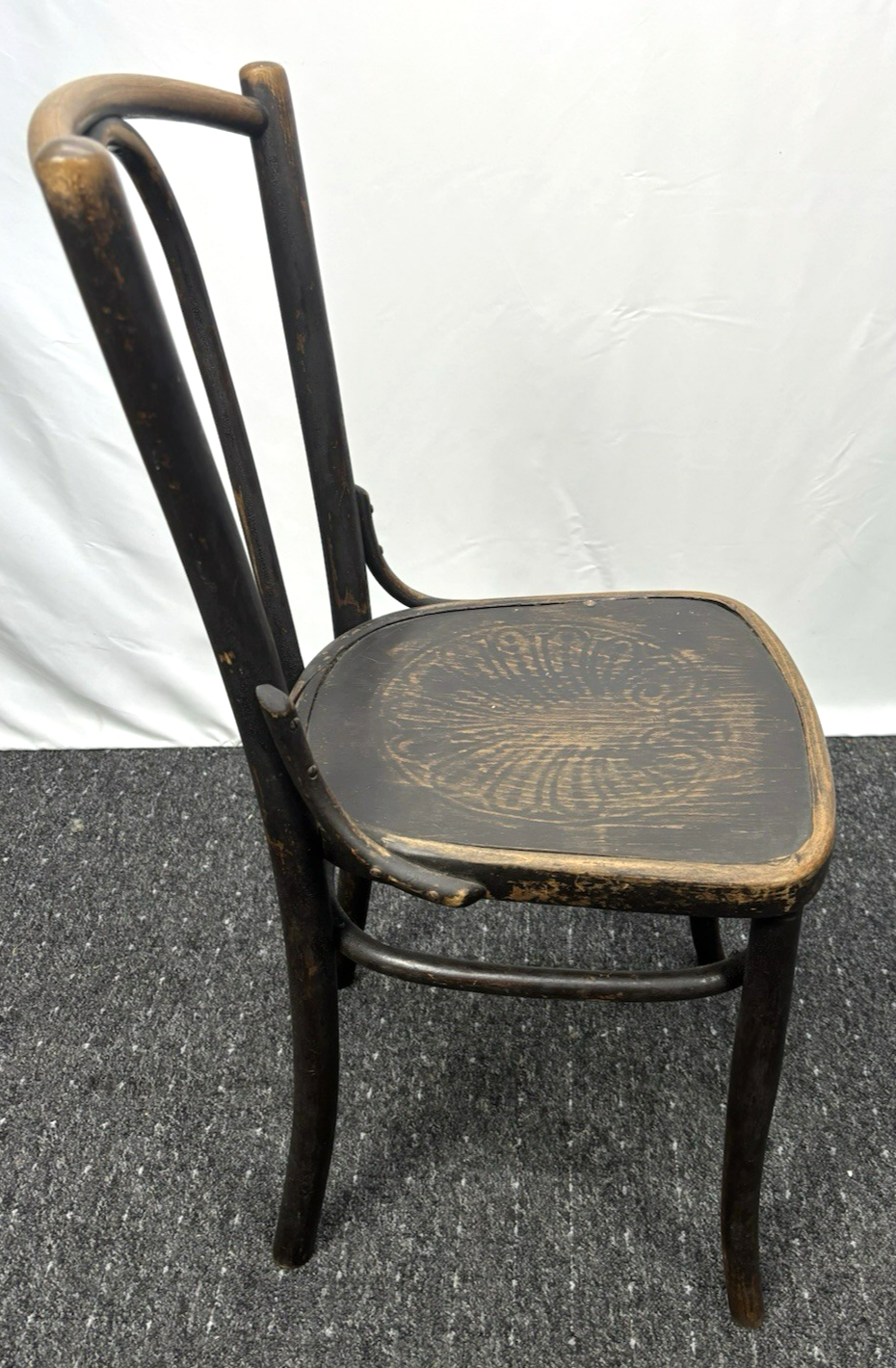 MUNDUS Kaffeehaus Stuhl Prägesitz Holz Art Deko Antik