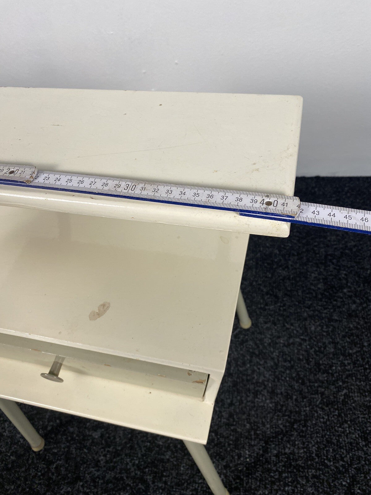 1von2 Nachttisch Holz Stahlrohr Bauhaus 