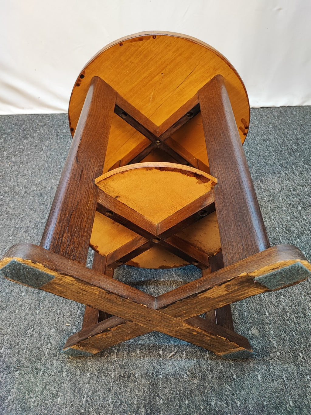 Art Déco Beistelltisch Eiche 2-stöckig Rund 1920er Vintage Kreuzfuß Massivholz