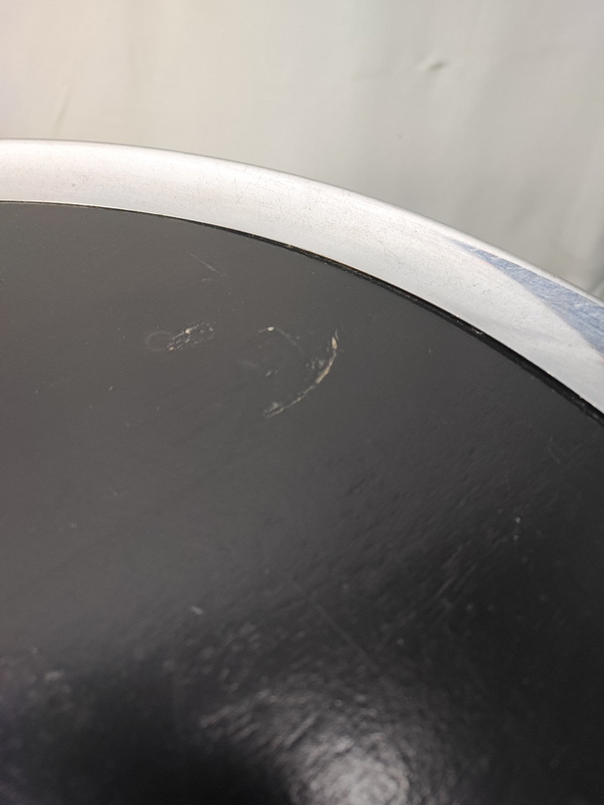 Art Deco Beistelltisch Rund Schwarz Chrom 2 Ebenen gedrechselte Beine antik