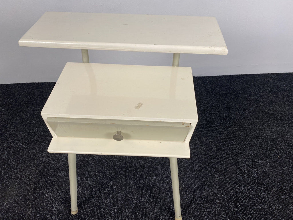 1von2 Nachttisch Holz Stahlrohr Bauhaus 