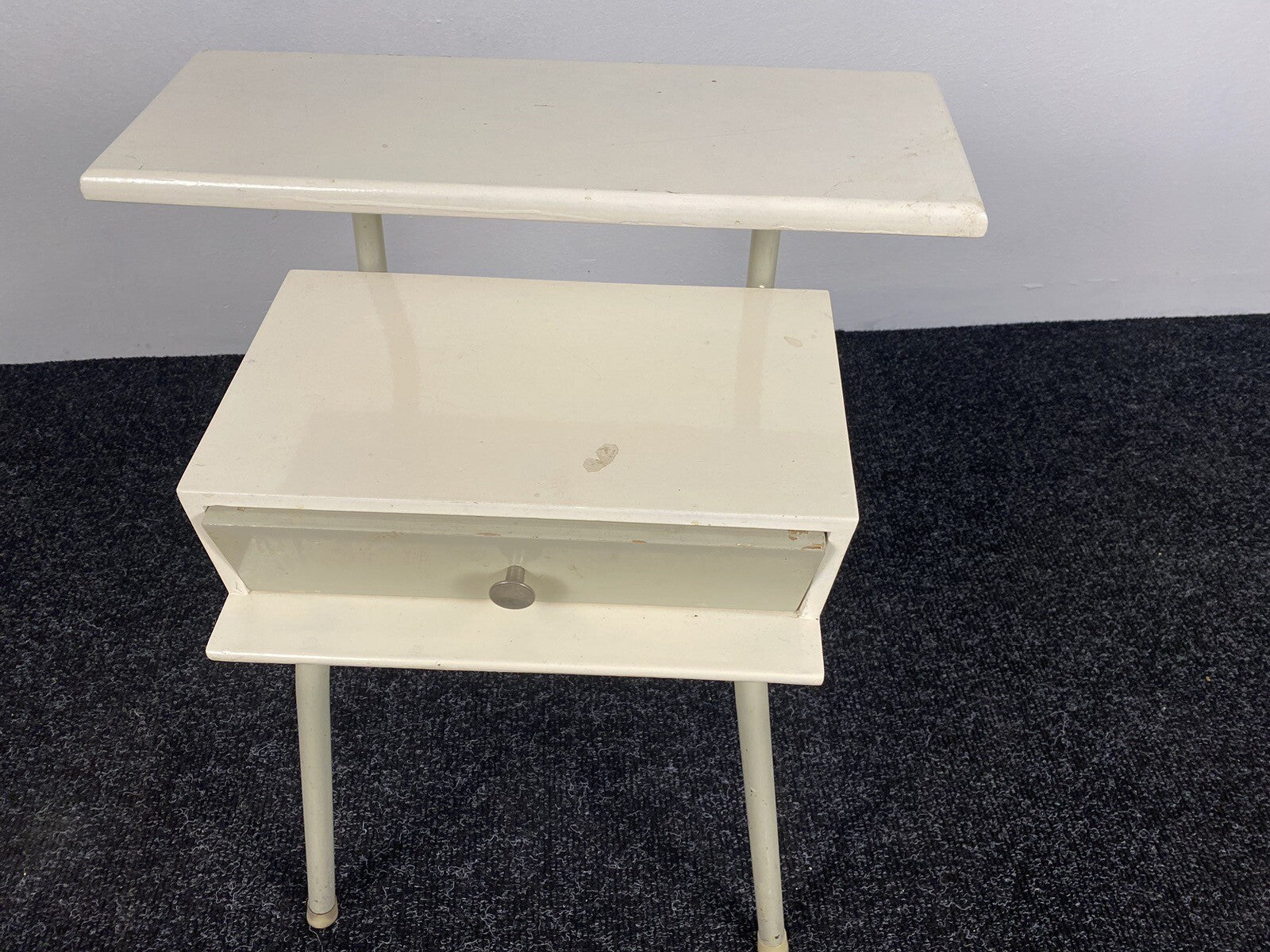 1von2 Nachttisch Holz Stahlrohr Bauhaus 