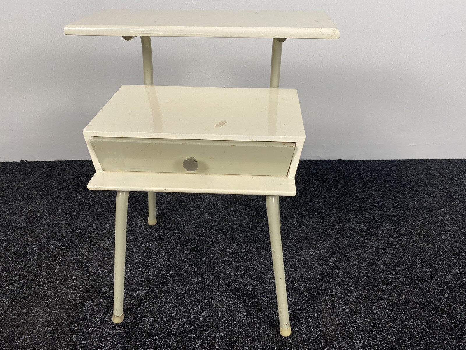 1von2 Nachttisch Holz Stahlrohr Bauhaus 