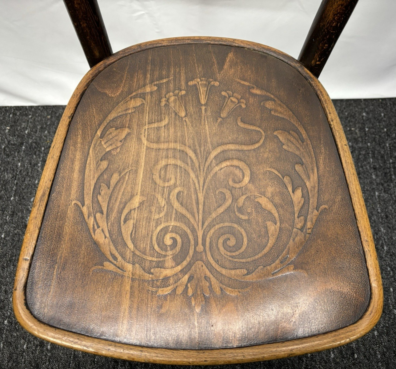 Mundus (ehem. Thonet) Kaffeehausstuhl Bistro Prägesitz/Lehne Art Deco