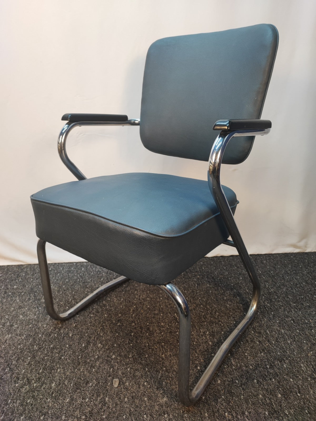 Bauhaus Freischwinger Stuhl 30er 40er Jahre Stahlrohr Chrom Vintage Armlehnen