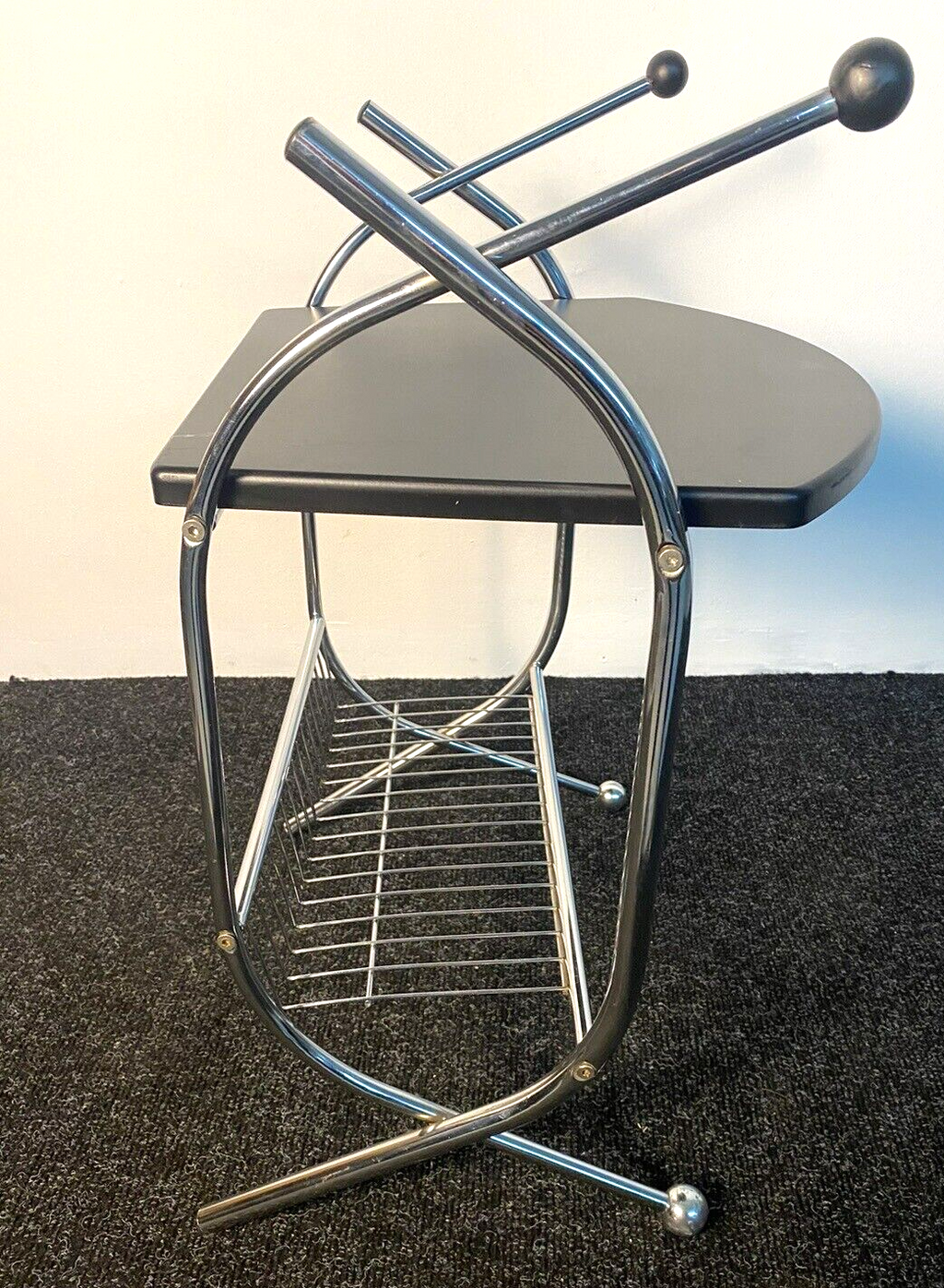 Beistelltisch Zeitungstisch Stahlrohr Chrom/ Schwarz Bauhaus