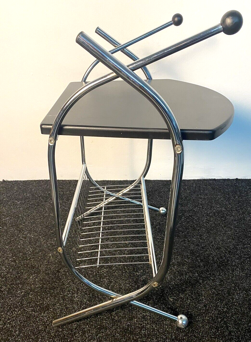 Beistelltisch Zeitungstisch Stahlrohr Chrom/ Schwarz Bauhaus