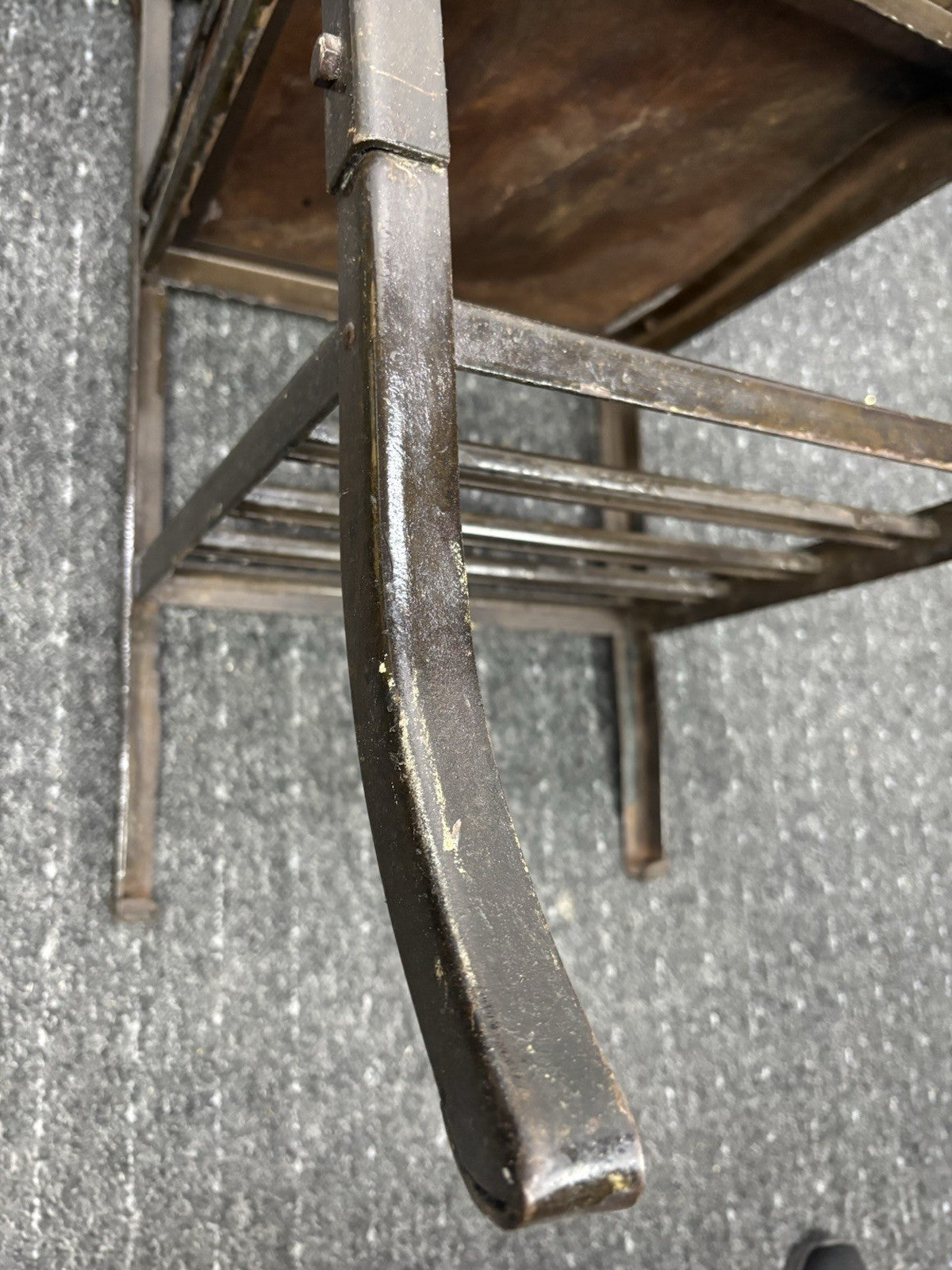 Universitäts- /Schulstuhl USA Desk Chair Massivholz Stahl Büro ca. 1930