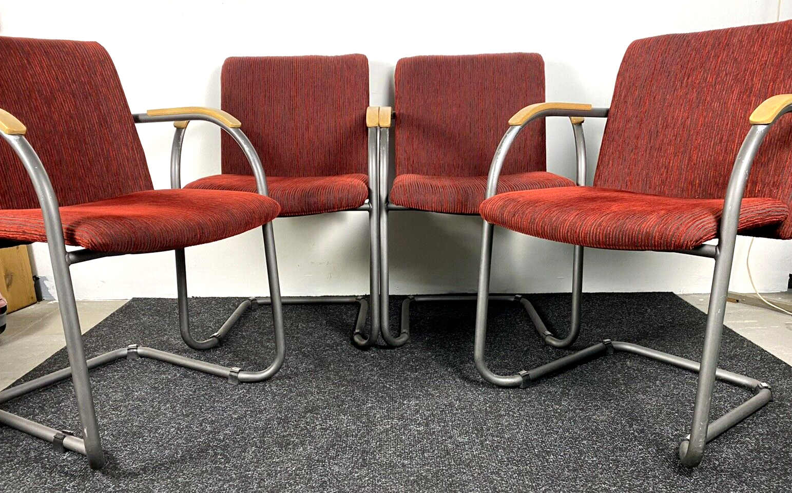1 von 4 Armlehnstuhl Stahlrohrgestell Freischwinger Polsterstoff Bauhaus Vintage