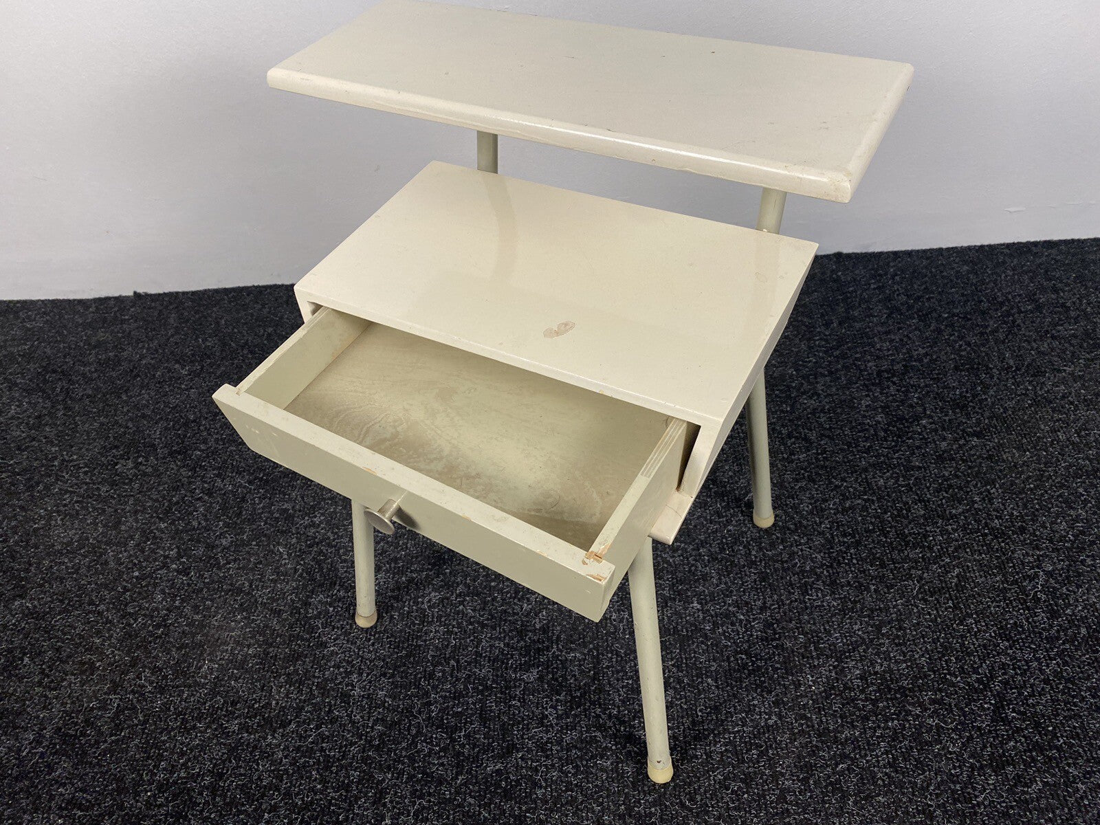 1von2 Nachttisch Holz Stahlrohr Bauhaus 