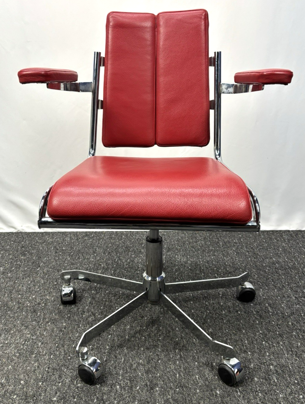 1 von 2 Schreibtischstuhl D12 von Tecta Büro Drehstuhl  Leder Rot Vintage