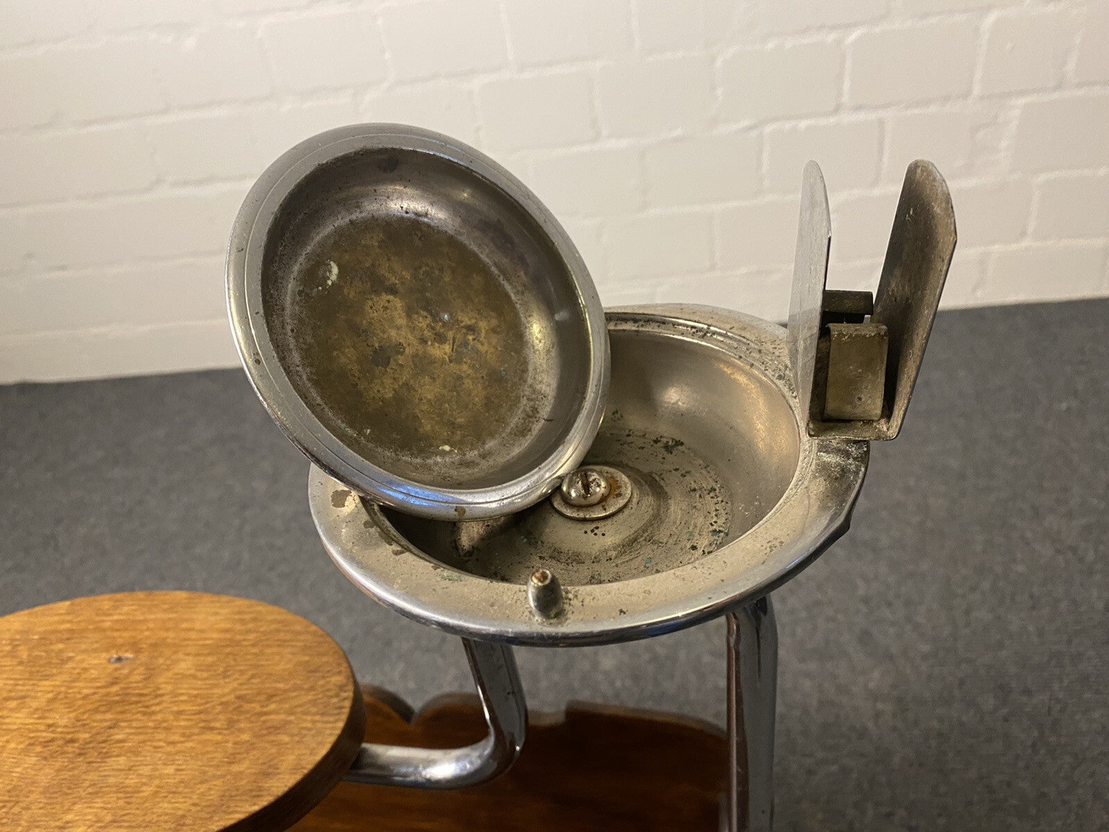 Beistelltisch Rauchertisch Zeitungsständer Stahlrohrmöbel Chrom Bauhaus Art Deco