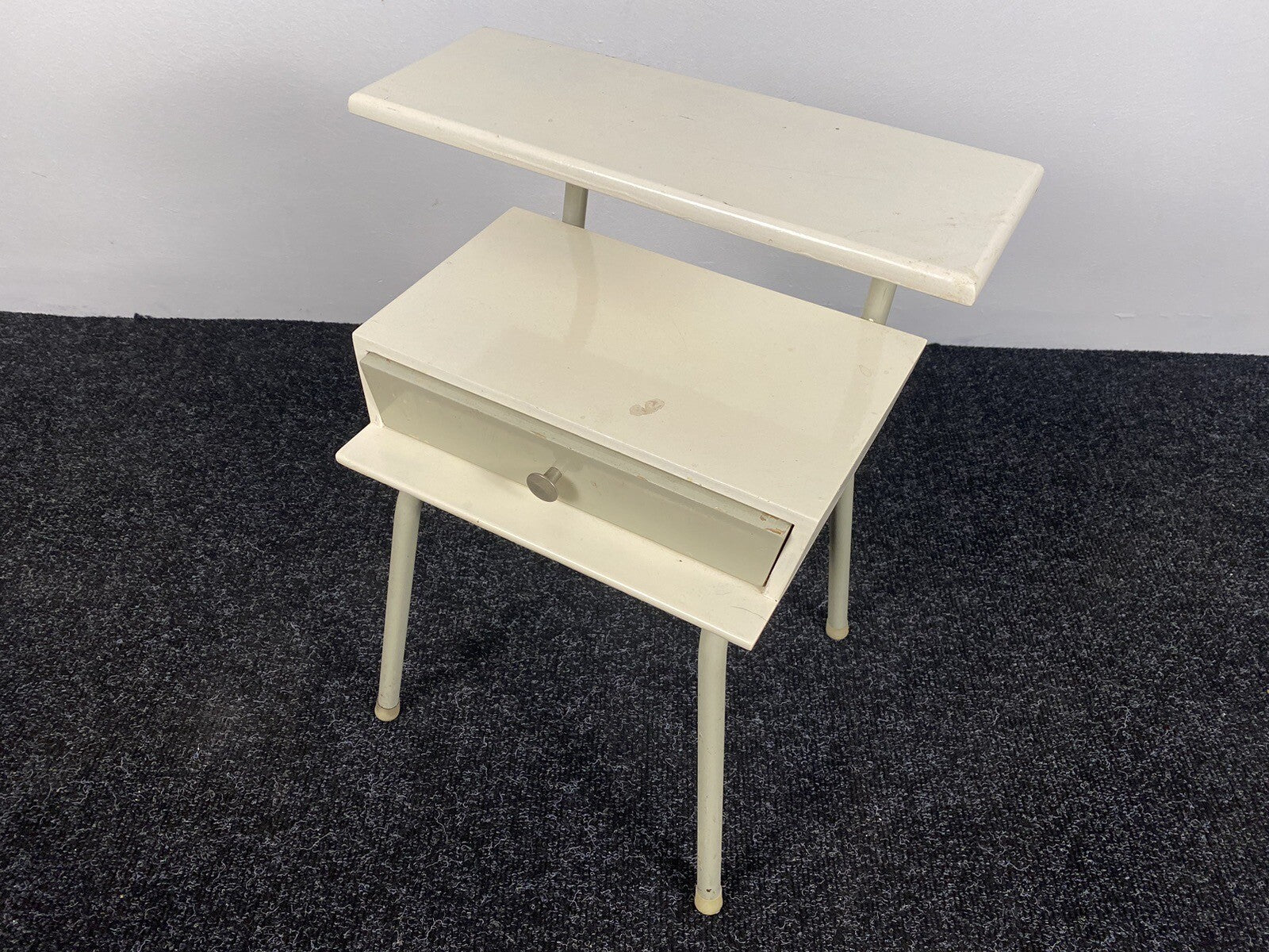 1von2 Nachttisch Holz Stahlrohr Bauhaus 