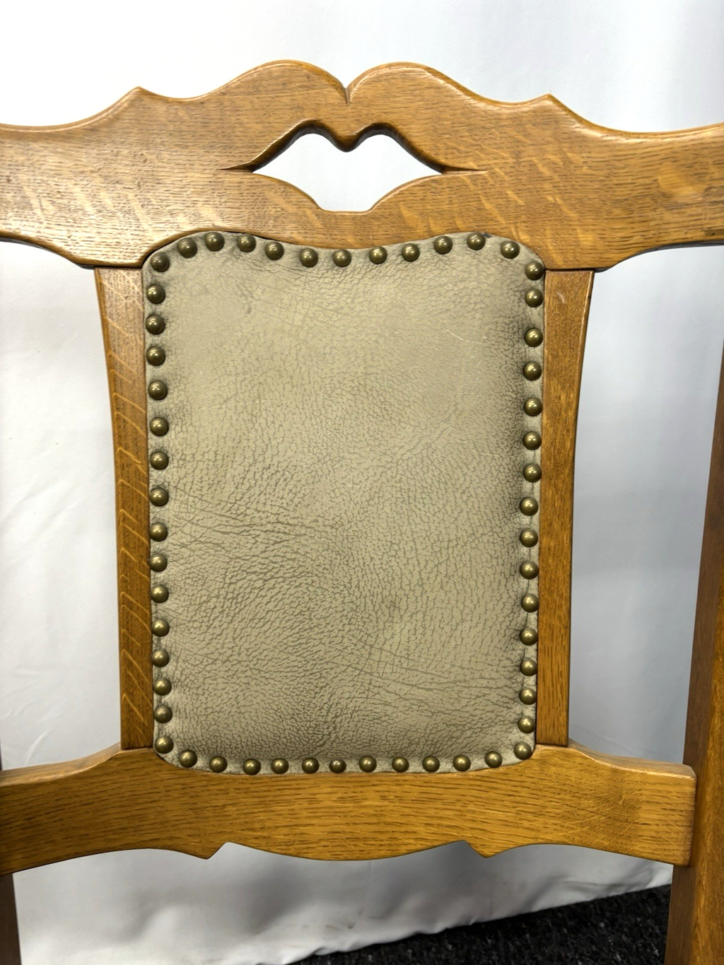 2x Massiver Holzstuhl mit Armlehnen – Vintage / Landhausstil – Leder gepolstert