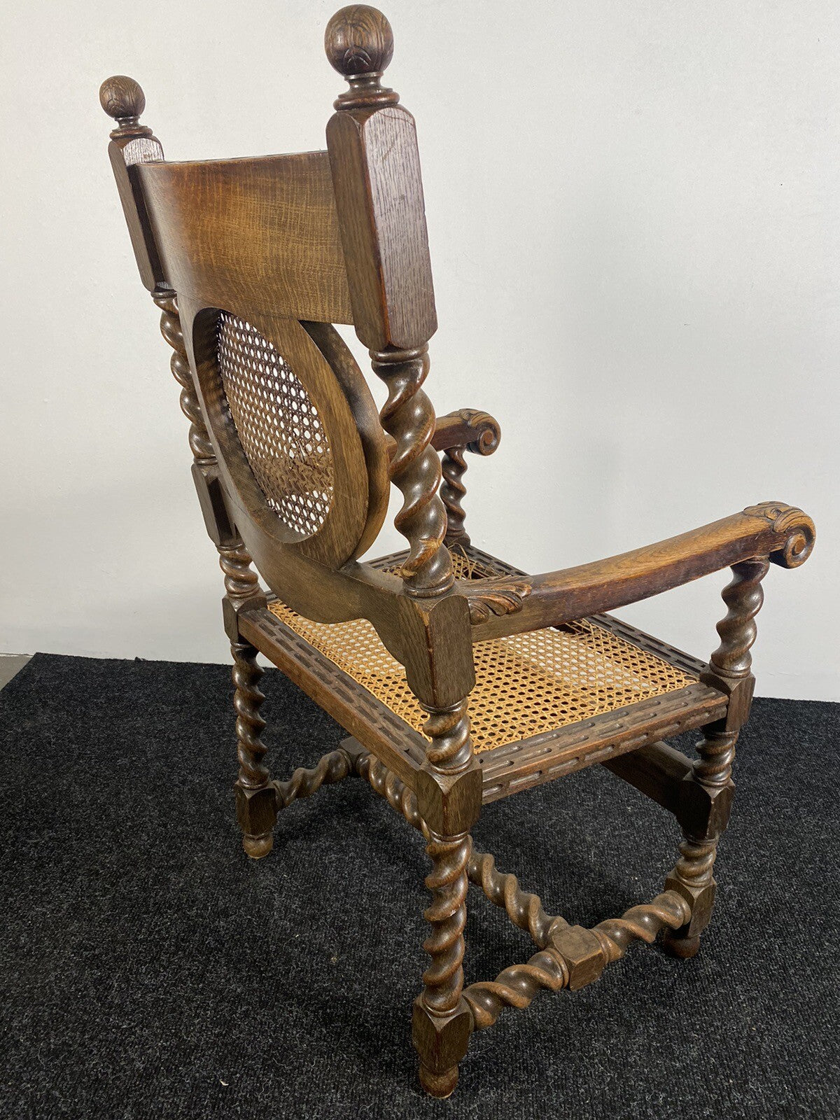 Armlehnstuhl Sessel Gründerzeit Holzschnitzarbeiten Wiener Geflecht Antik
