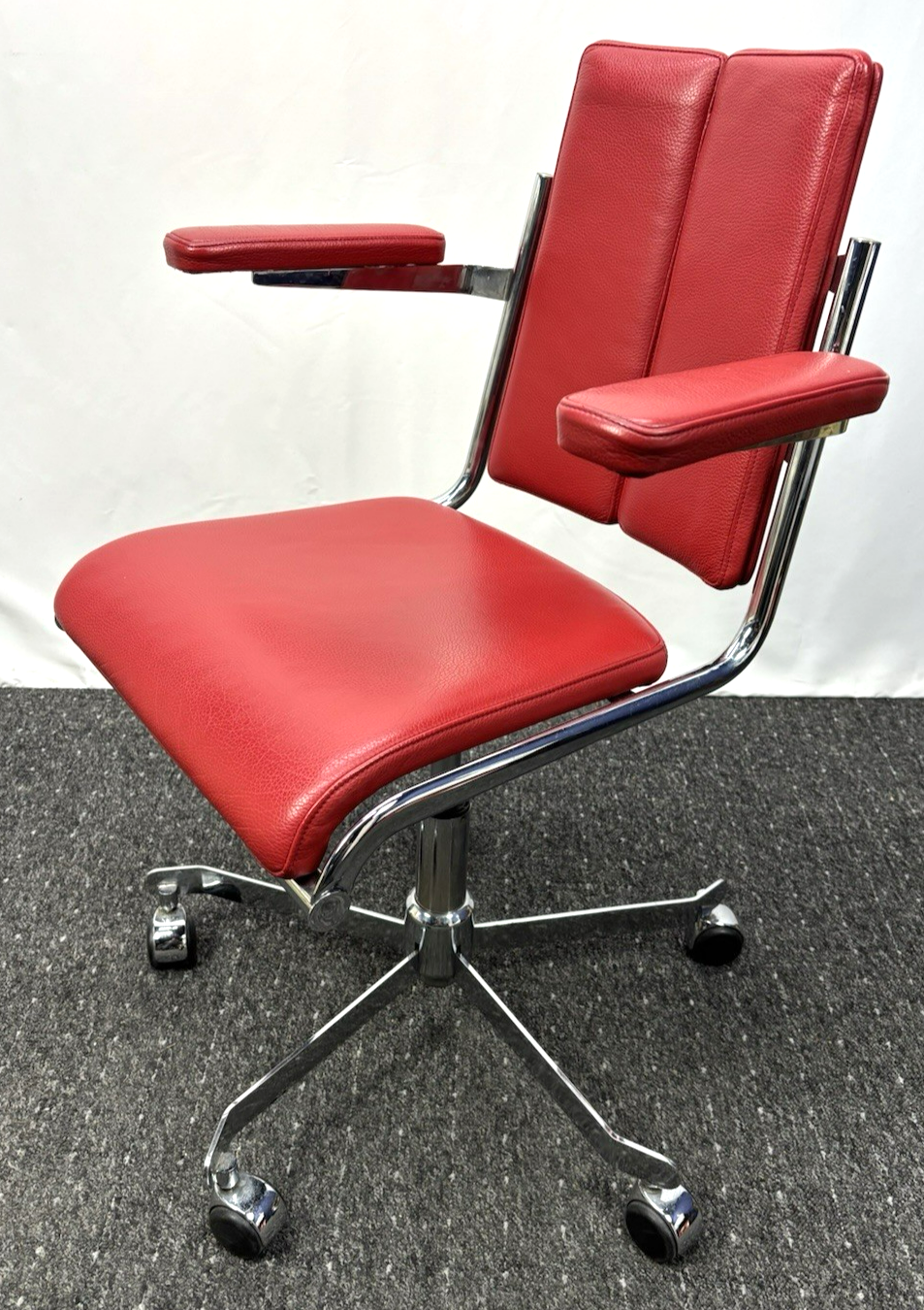 1 von 2 Schreibtischstuhl D12 von Tecta Büro Drehstuhl  Leder Rot Vintage