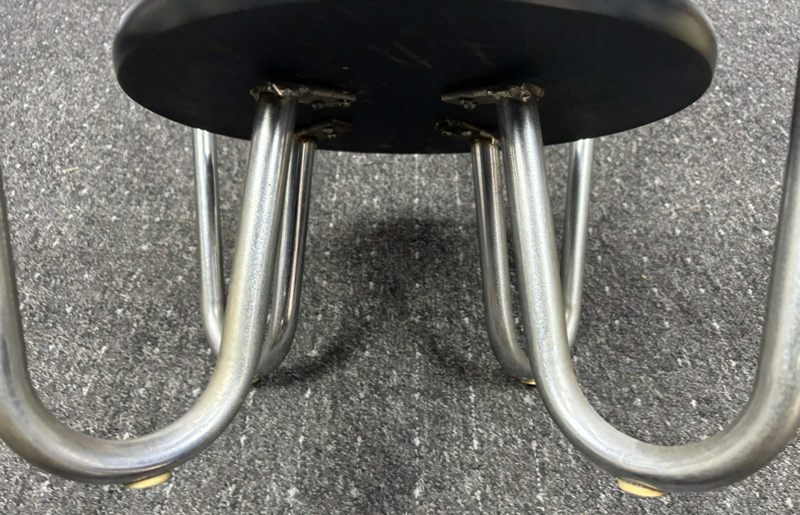 Beistelltisch Stahlrohr Schlaufenfuß Stil Marcel Breuer Art Deco Bauhaus Rund