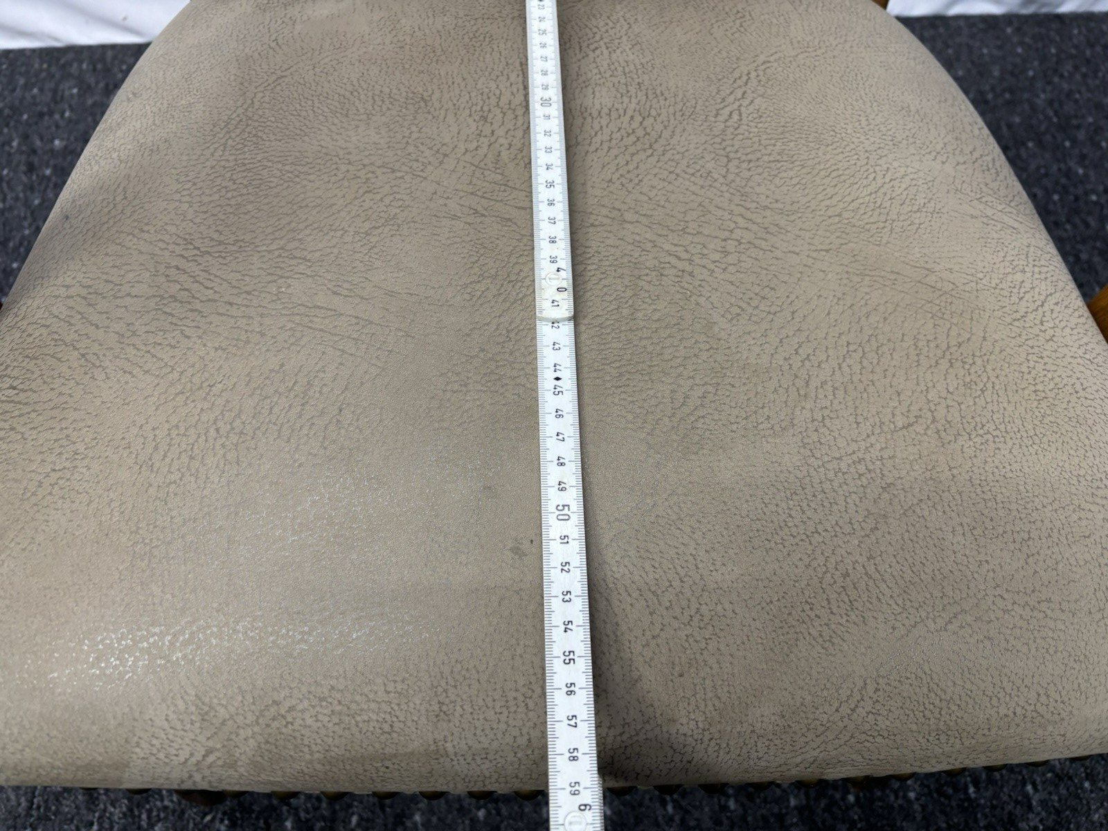 2x Massiver Holzstuhl mit Armlehnen – Vintage / Landhausstil – Leder gepolstert
