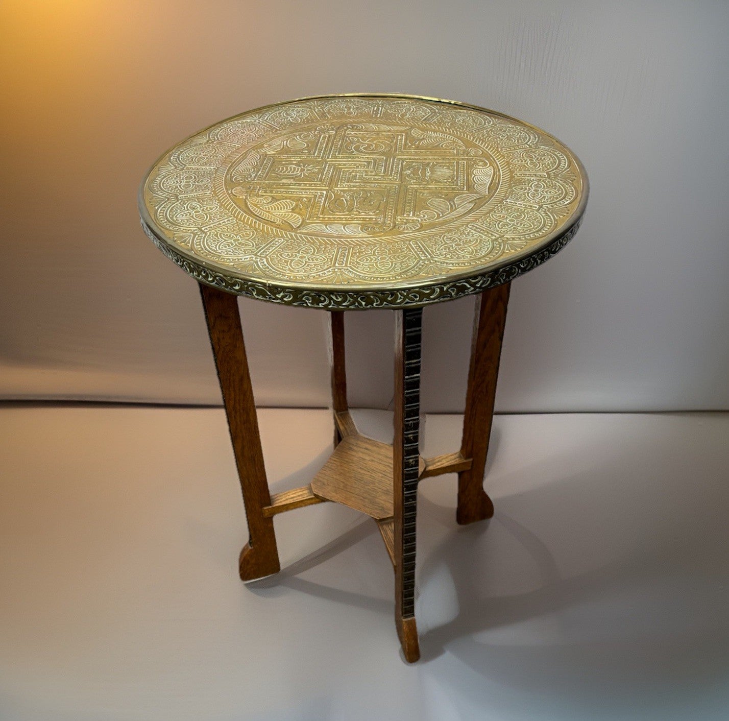 Orientalischer Beistelltisch Holz rund Handarbeit antik marokkanisch Art Deco