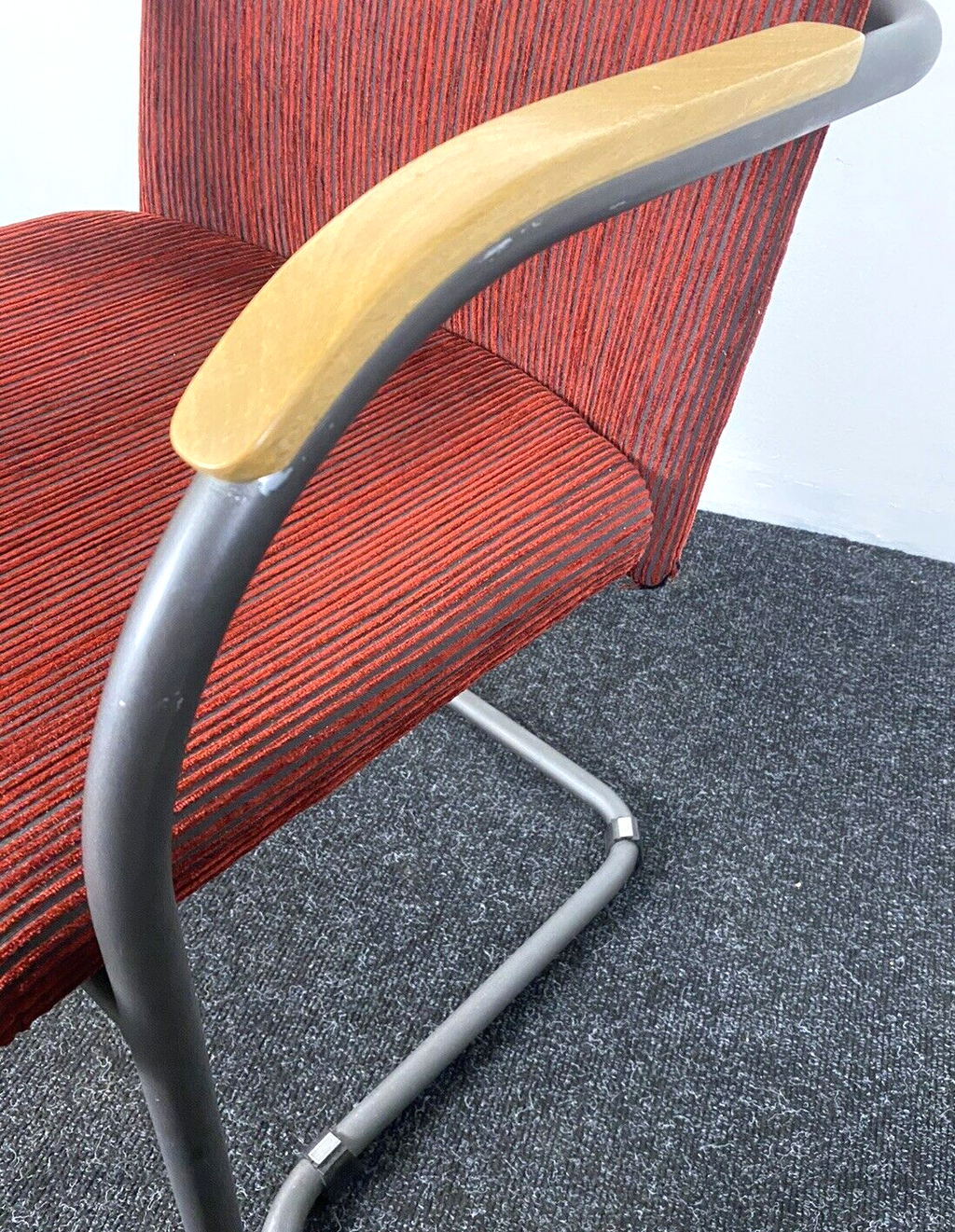1 von 4 Armlehnstuhl Stahlrohrgestell Freischwinger Polsterstoff Bauhaus Vintage