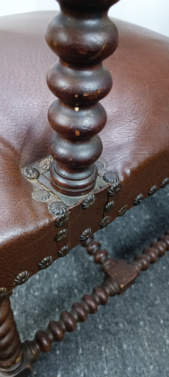 Gründerzeit Armlehnstuhl 1880-1900 Historismus Leder Spulenbeine Original