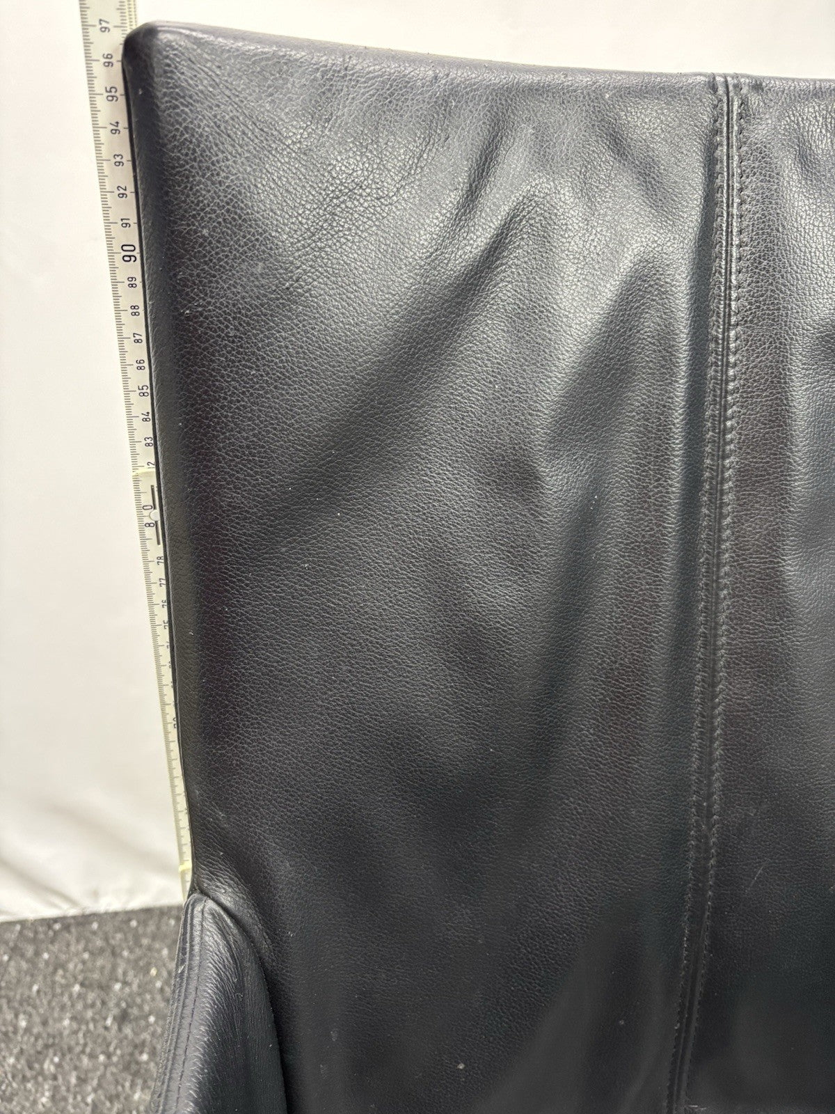 1 von 2 Hochlehner Esszimmer Armlehnstuhl Leder Vintage Stahlrohr schwarz