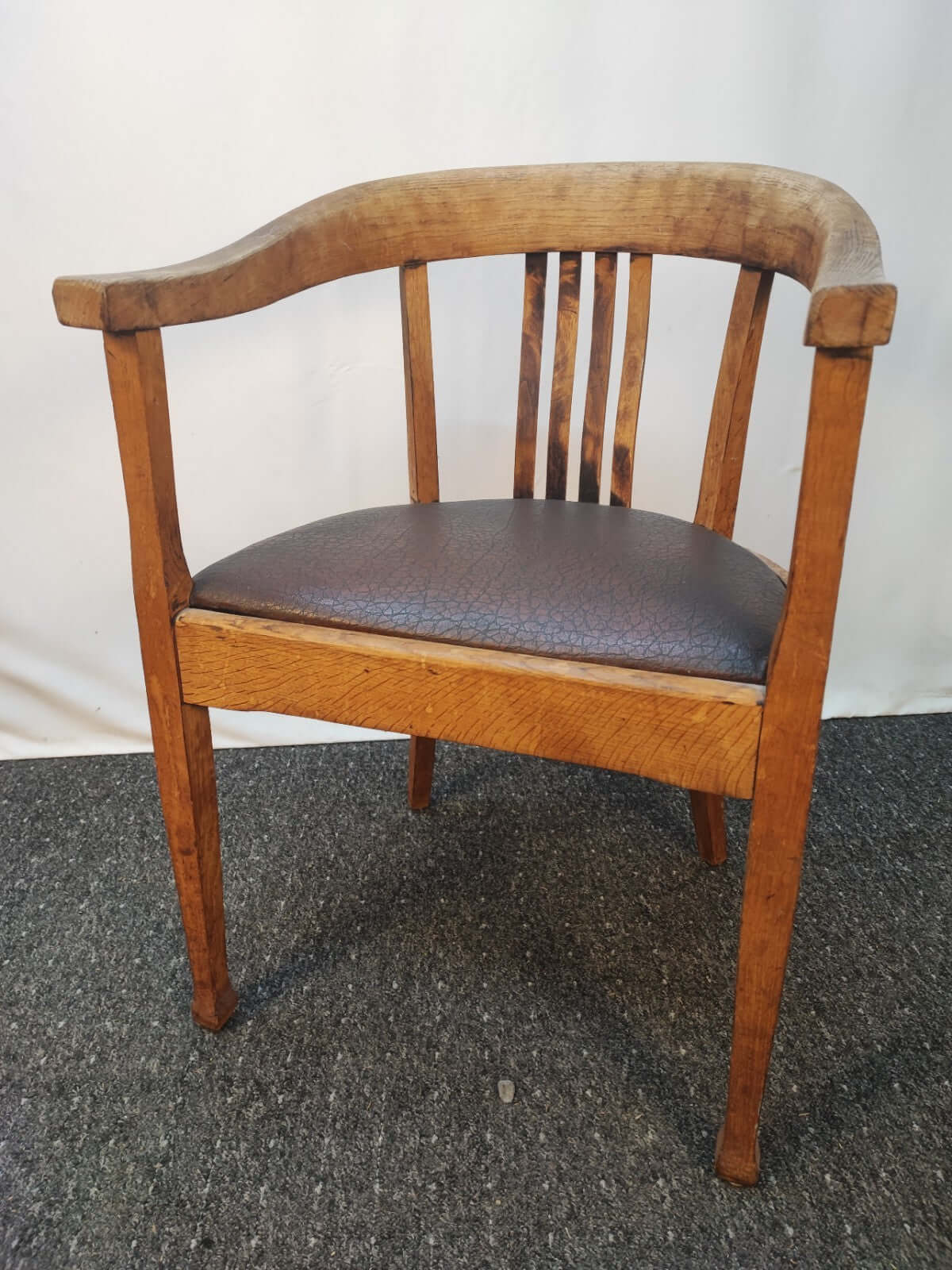 Antiker Bibliotheksstuhl Tonnenlehne um 1900 Eiche Massiv Armlehnstuhl Vintage