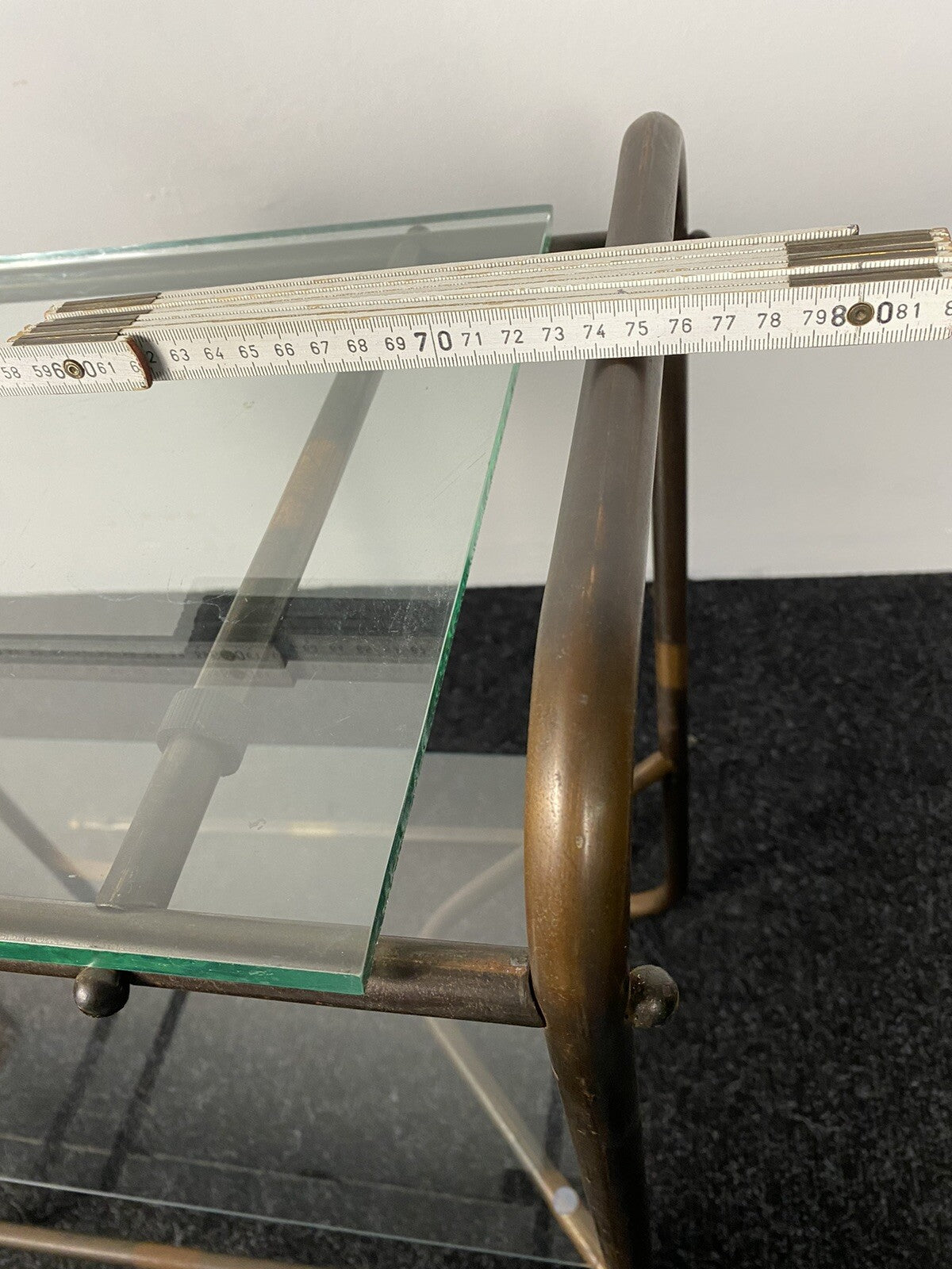 Beistelltisch Bartisch Schlaufenfuß Bauhaus Stahlrohr Nickel Kupfer Glas