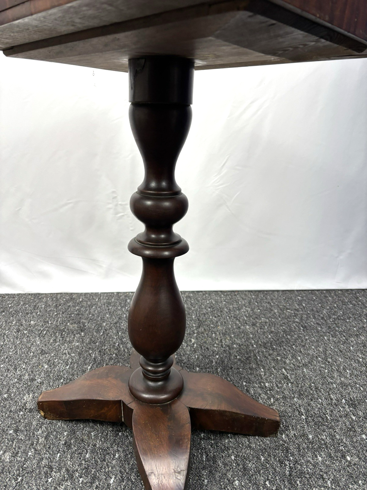 Nähtisch Beistelltisch Nachttisch Massivholz Nussbaum Biedermeier Antik ca. 1850