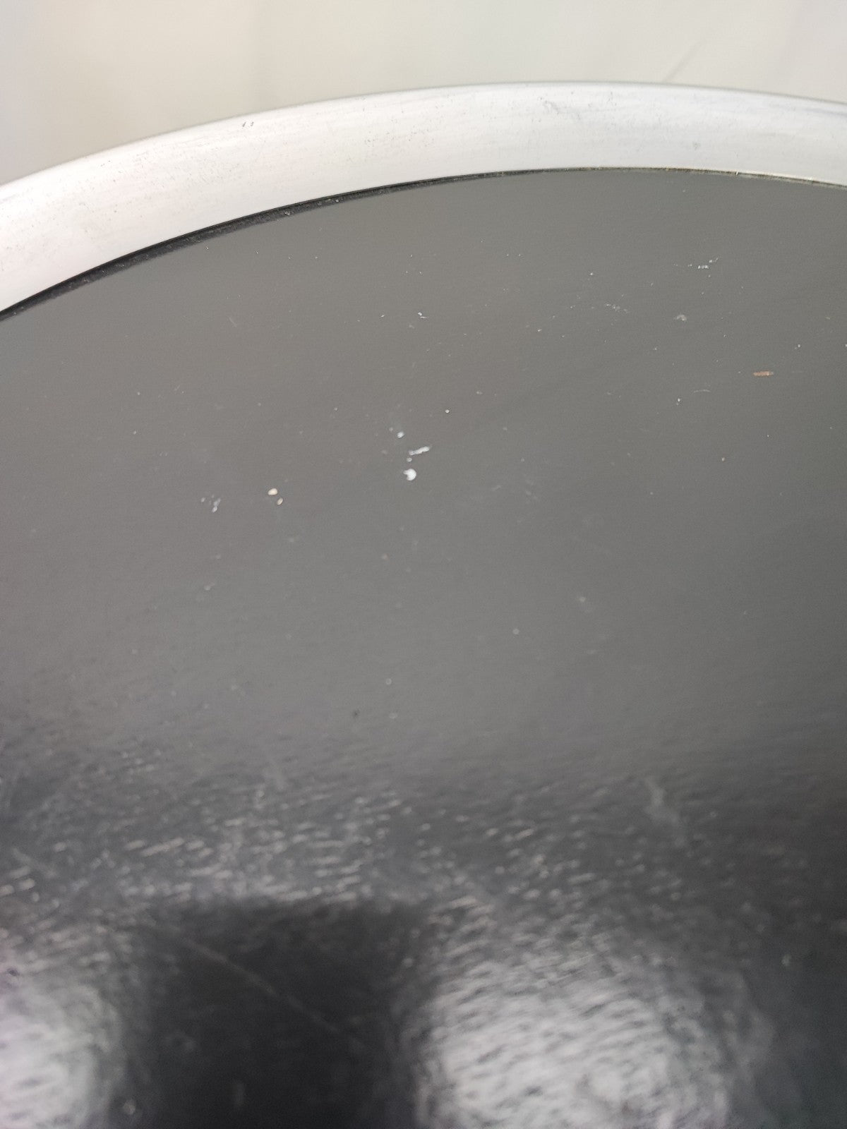 Art Deco Beistelltisch Rund Schwarz Chrom 2 Ebenen gedrechselte Beine antik