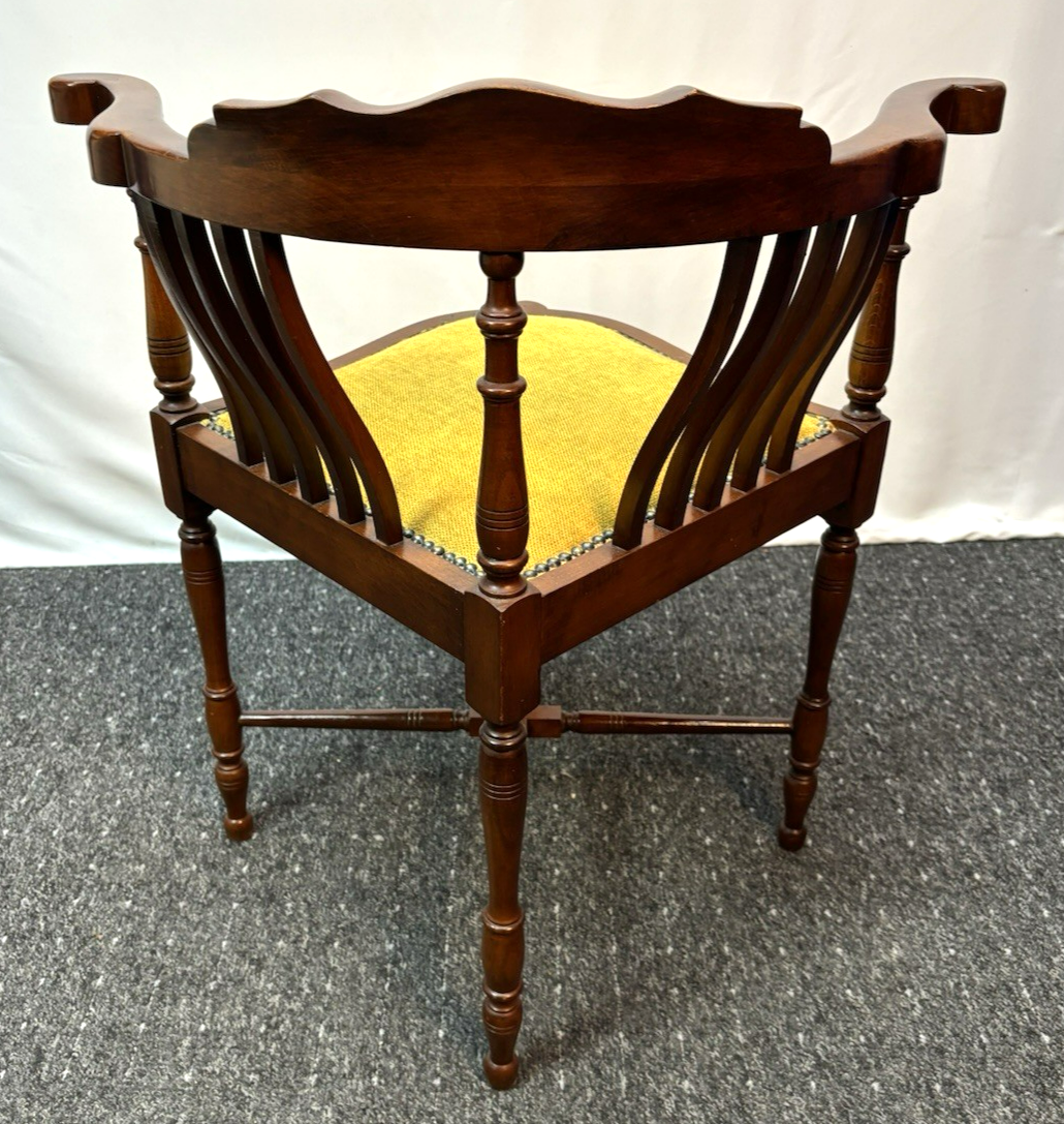 Eckstuhl Schminkstuhl Captain Chair Vintage Holz gepolsterter Sitz Art Deco