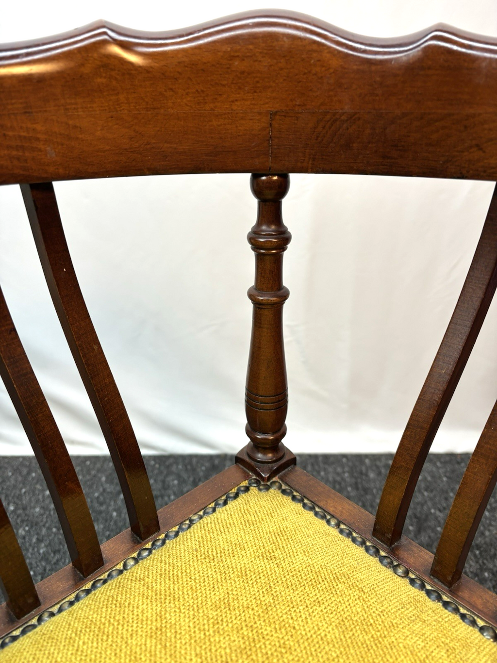 Eckstuhl Schminkstuhl Captain Chair Vintage Holz gepolsterter Sitz Art Deco