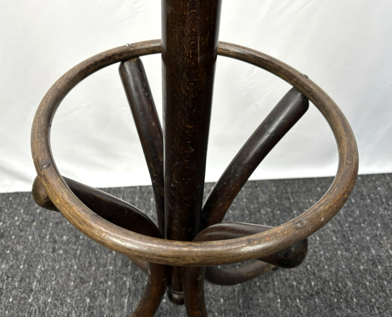 Mundus (ehem. Thonet) Standgarderobe ca. 200 cm hoch Holz Antik Art Deco