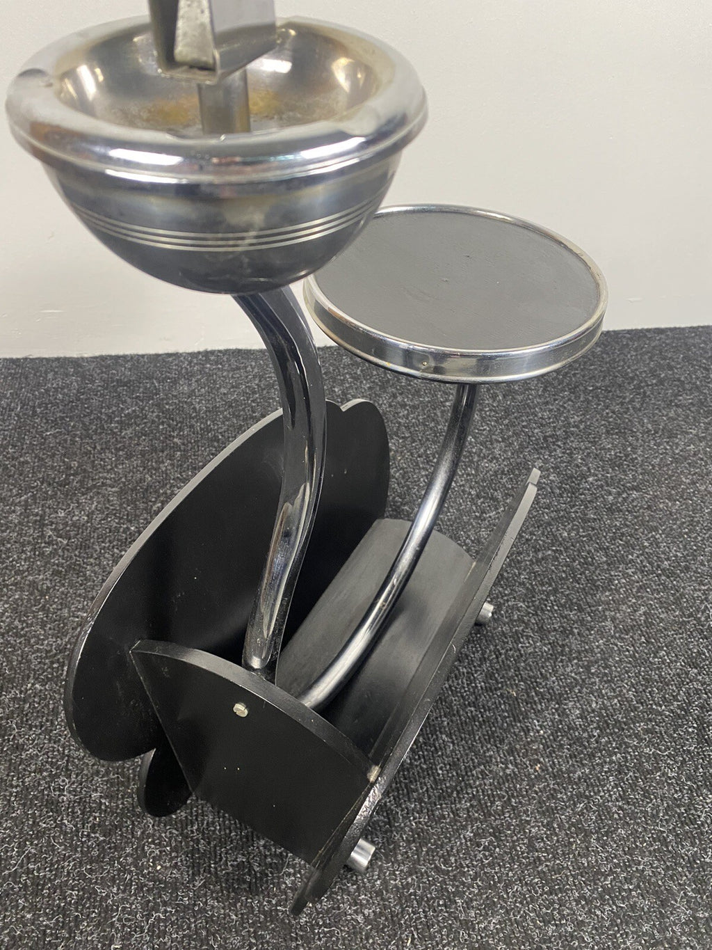 Rauchertisch Zeitungsständer Stahlrohrmöbel Bauhaus  Aschenbecher