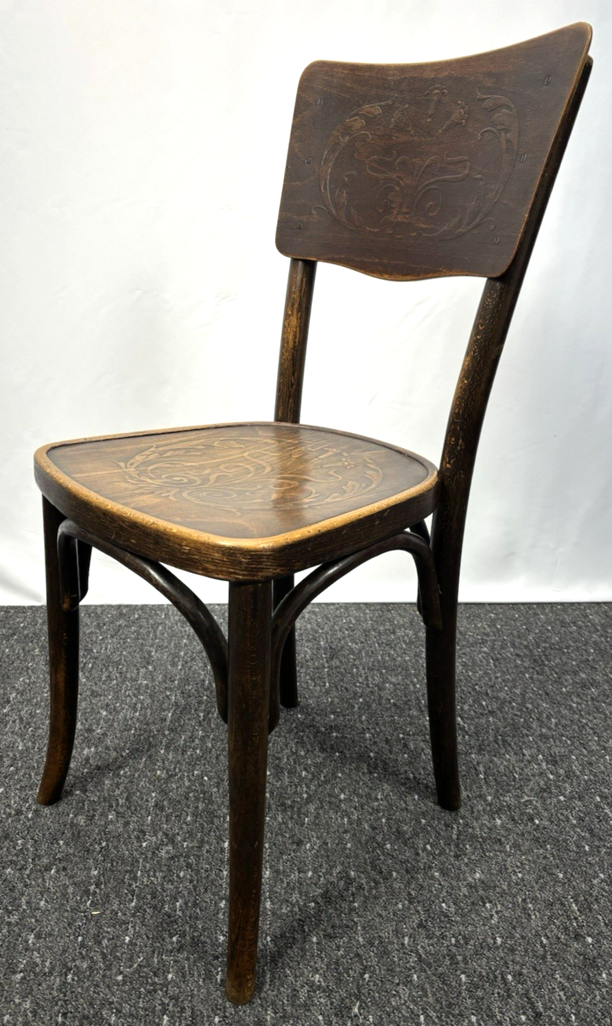 Mundus (ehem. Thonet) Kaffeehausstuhl Bistro Prägesitz/Lehne Art Deco