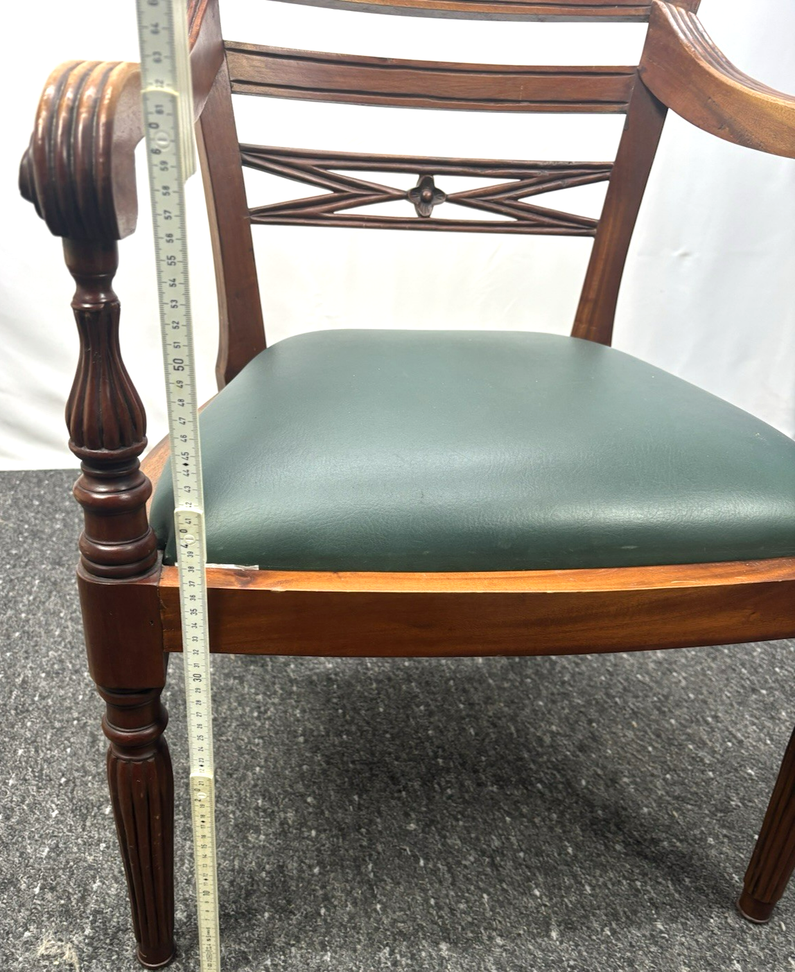 Klassischer Holzstuhl mit Armlehnen – Vintage/Antik-Stil Art Deco Büro Leder