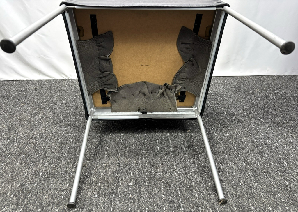 1 von 2 Hochlehner Esszimmer Armlehnstuhl Leder Vintage Stahlrohr schwarz