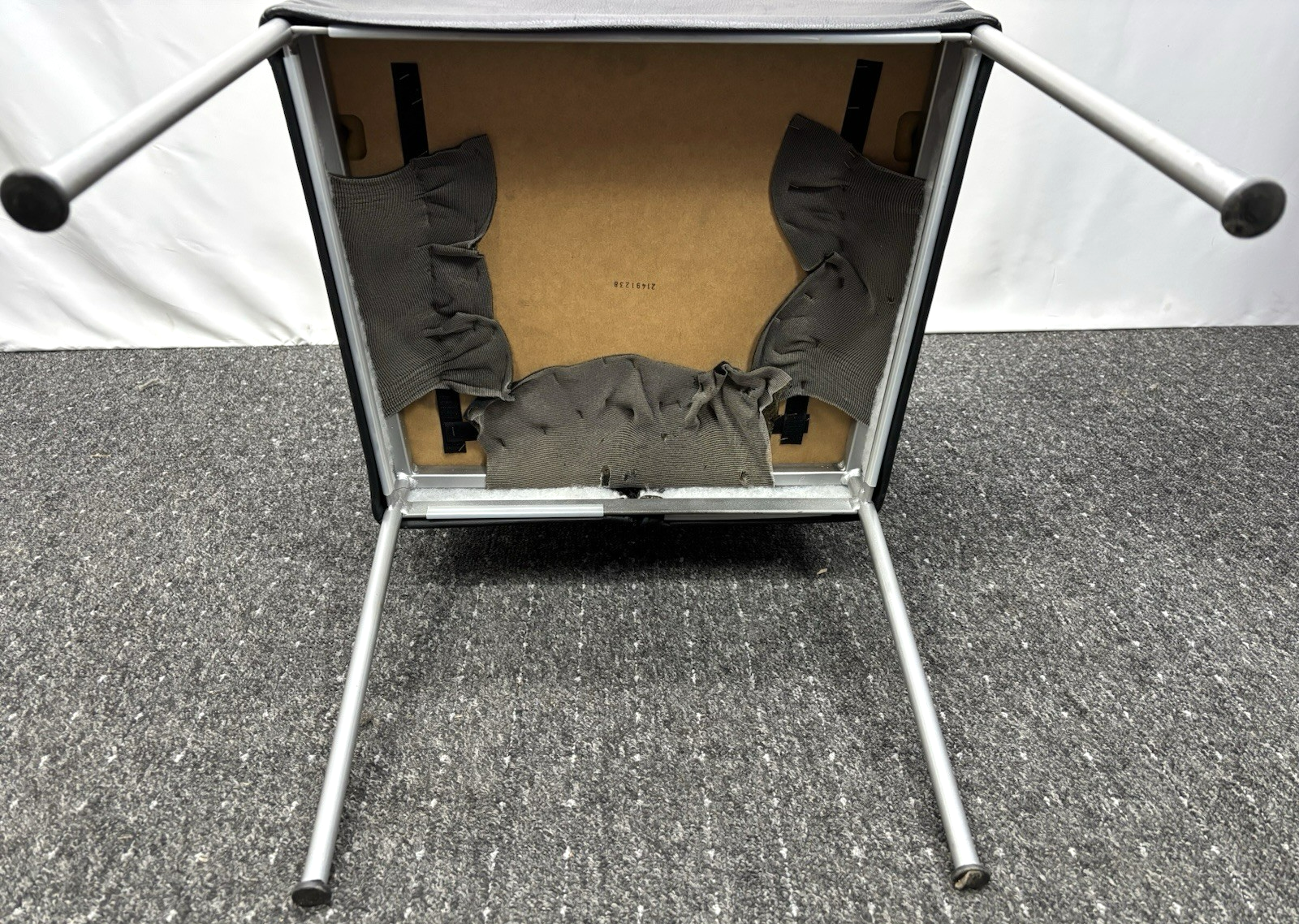 1 von 2 Hochlehner Esszimmer Armlehnstuhl Leder Vintage Stahlrohr schwarz