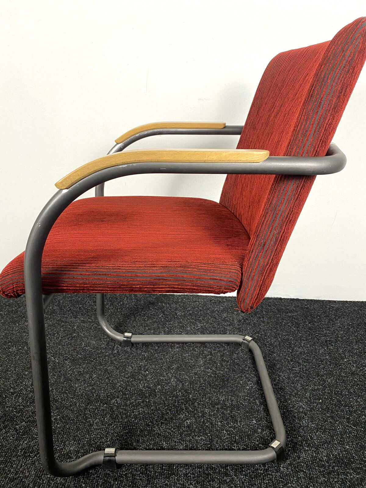 1 von 4 Armlehnstuhl Stahlrohrgestell Freischwinger Polsterstoff Bauhaus Vintage