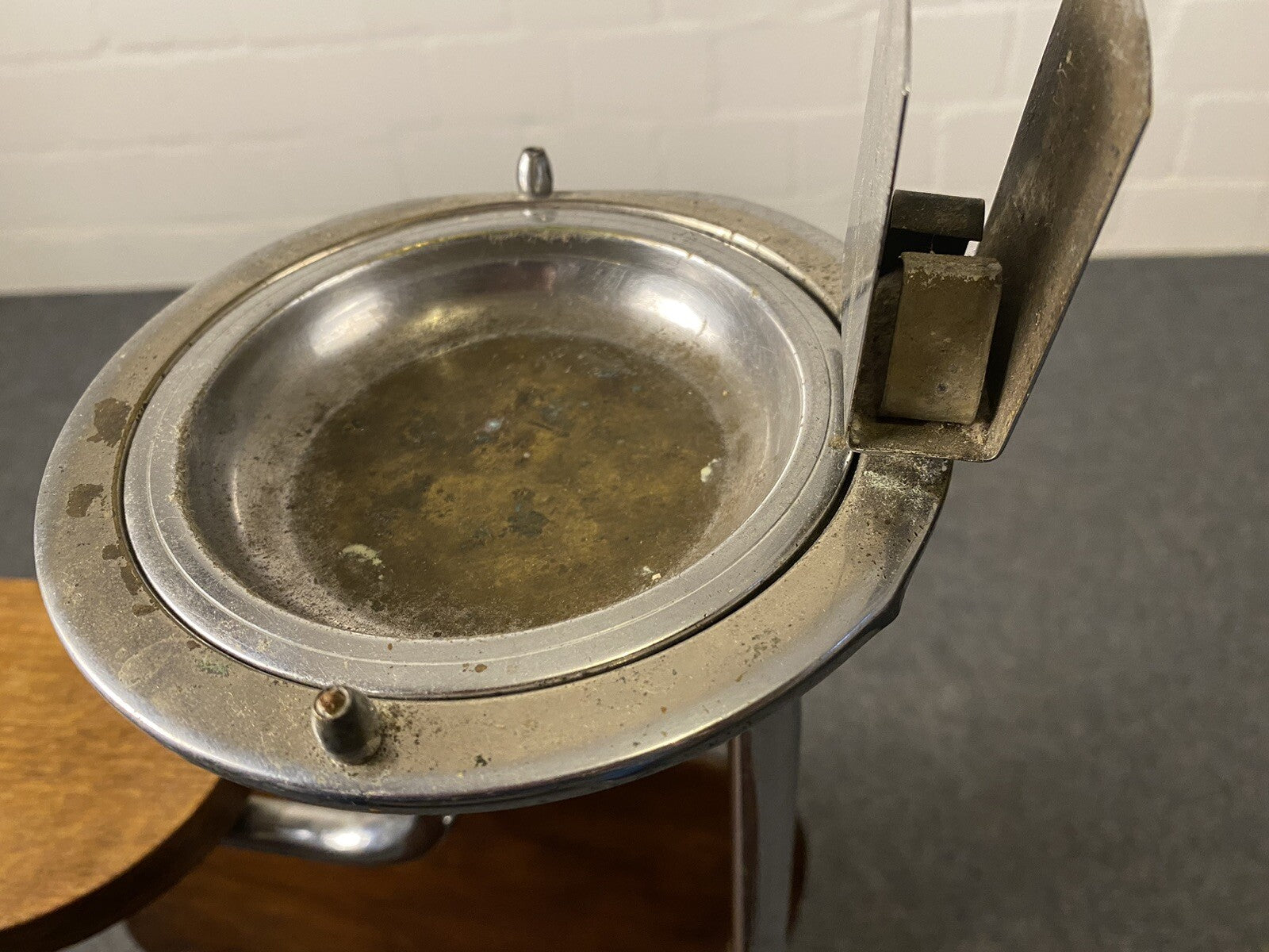 Beistelltisch Rauchertisch Zeitungsständer Stahlrohrmöbel Chrom Bauhaus Art Deco