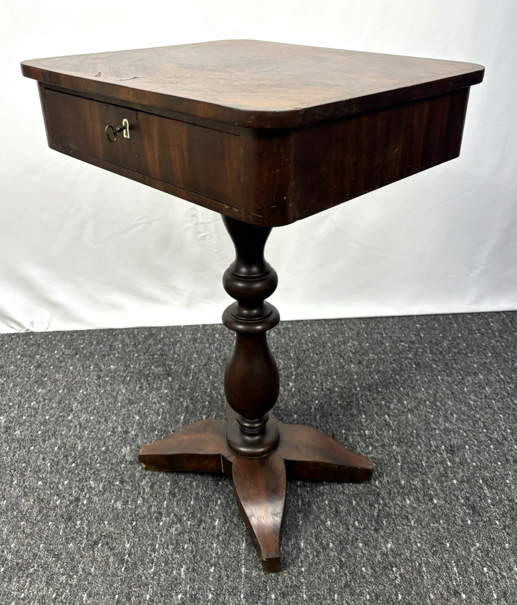 Nähtisch Beistelltisch Nachttisch Massivholz Nussbaum Biedermeier Antik ca. 1850