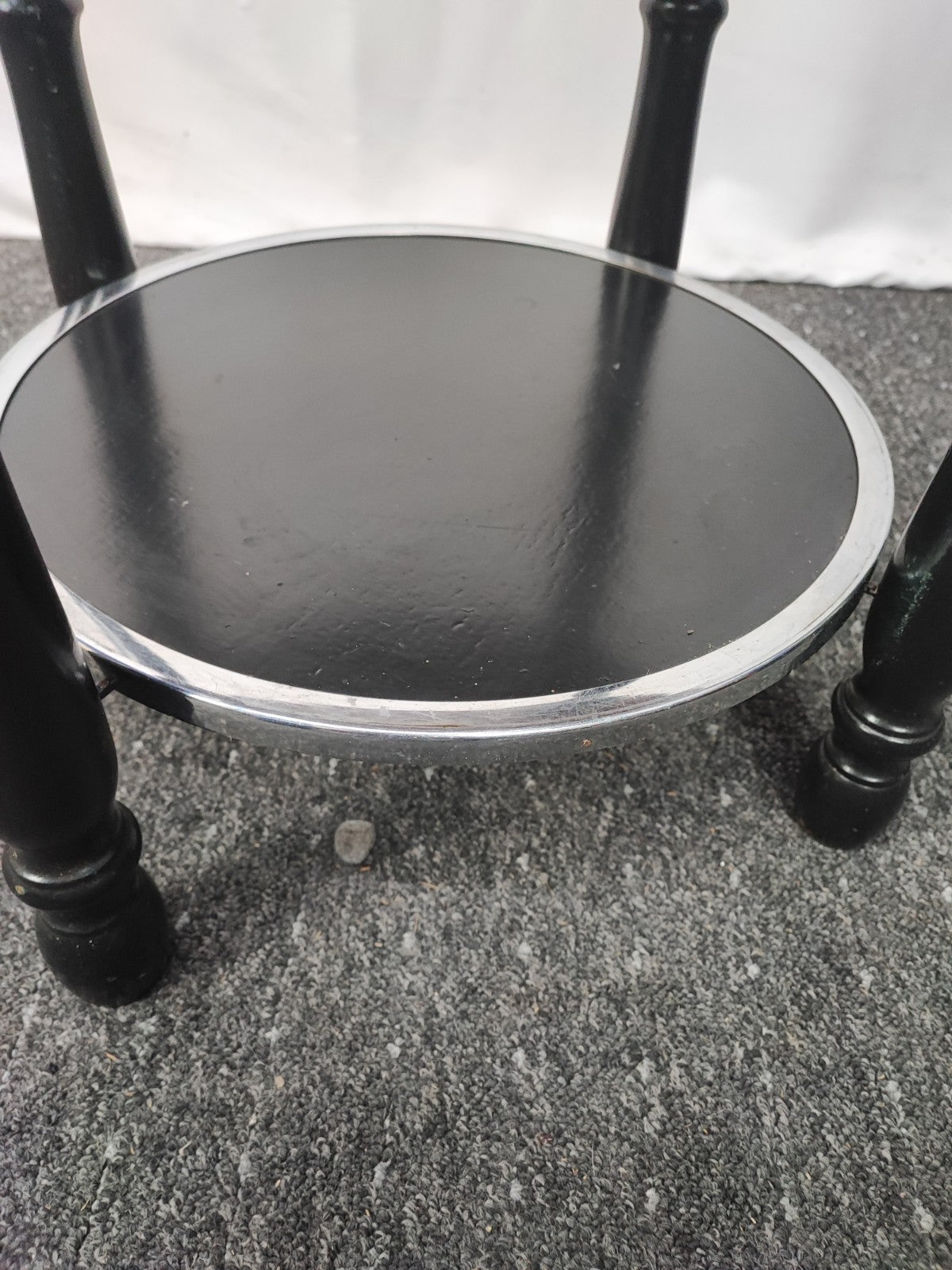 Art Deco Beistelltisch Rund Schwarz Chrom 2 Ebenen gedrechselte Beine antik